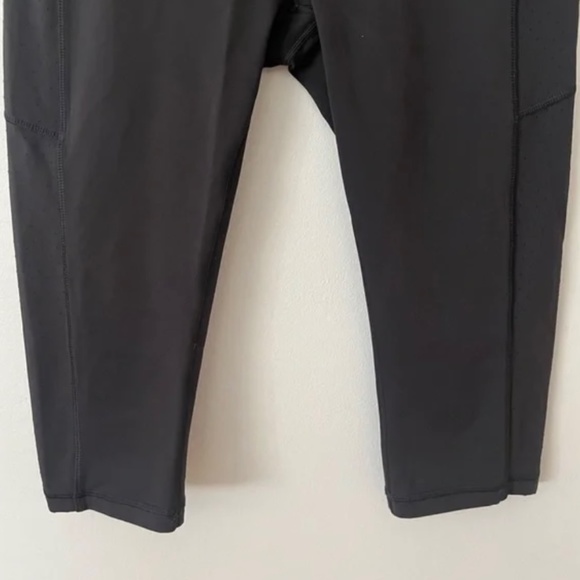 Lululemon Mind Over Miles Crop 17” in Black (10) - Picture 7 of 10